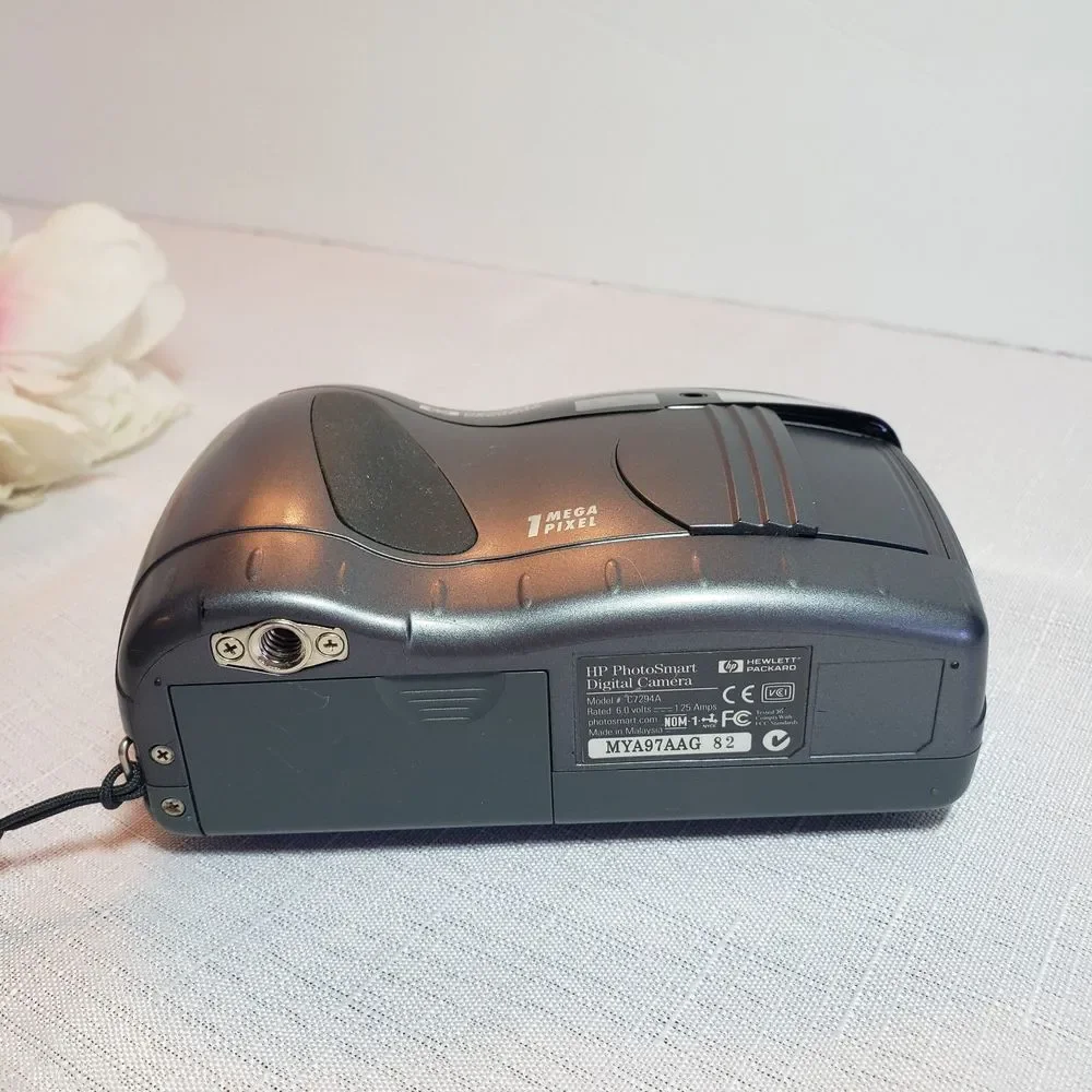 HP Hewlett Packard Photosmart Digital Camera C200 Color Gray NOT TESTED